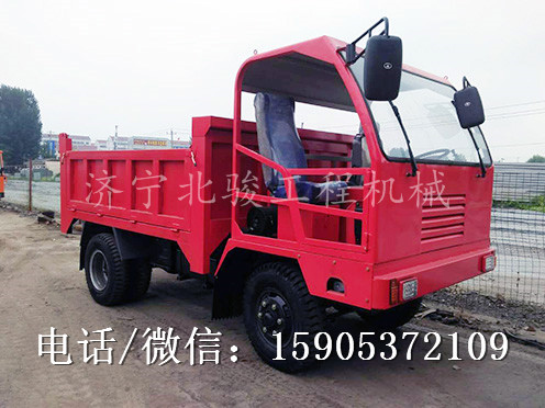 四不像拉砂石運(yùn)輸車，四缸四驅(qū)翻斗車