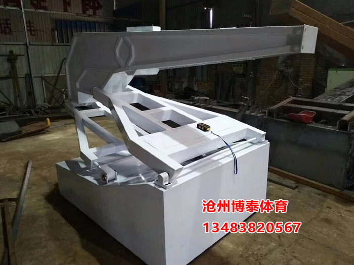 無錫電動(dòng)液壓籃球架價(jià)格 售后服務(wù)廠家滄州博泰體育