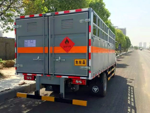 舊電瓶回收運(yùn)輸車(chē)多少錢(qián)一臺(tái)