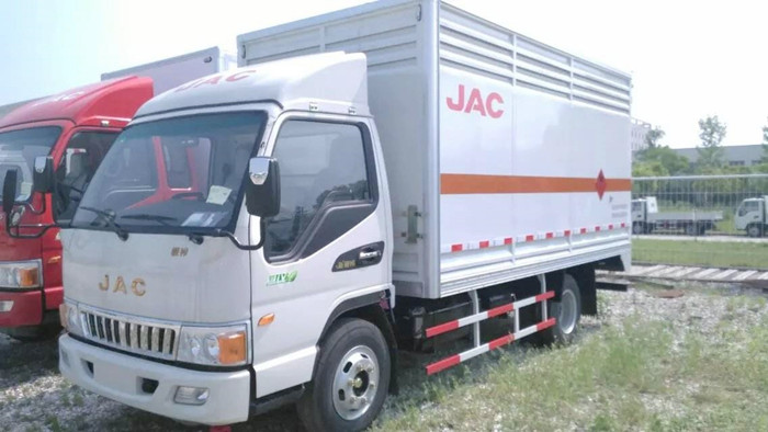 鉛酸電池回收運(yùn)輸車哪里買(mǎi)多少錢(qián)