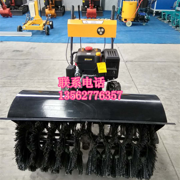 飛一般的速度冬季除雪機(jī)手扶式掃雪機(jī)