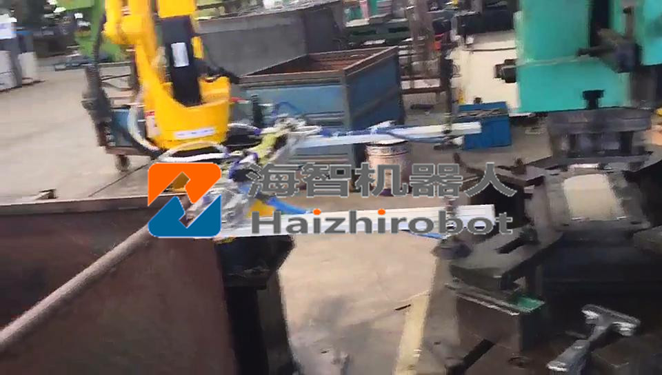 沖壓接料機(jī)械手，沖床取件機(jī)器人，東莞沖壓機(jī)器人廠家