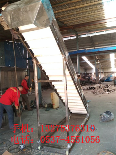 移動(dòng)爬坡鏈板輸送機(jī) 裝車爬坡帶式礦用輸送機(jī) 小型皮帶輸送