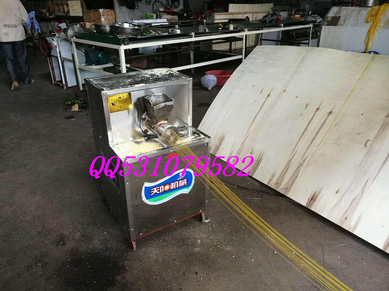 自熟玉米面條機(jī)河北冷面機(jī)