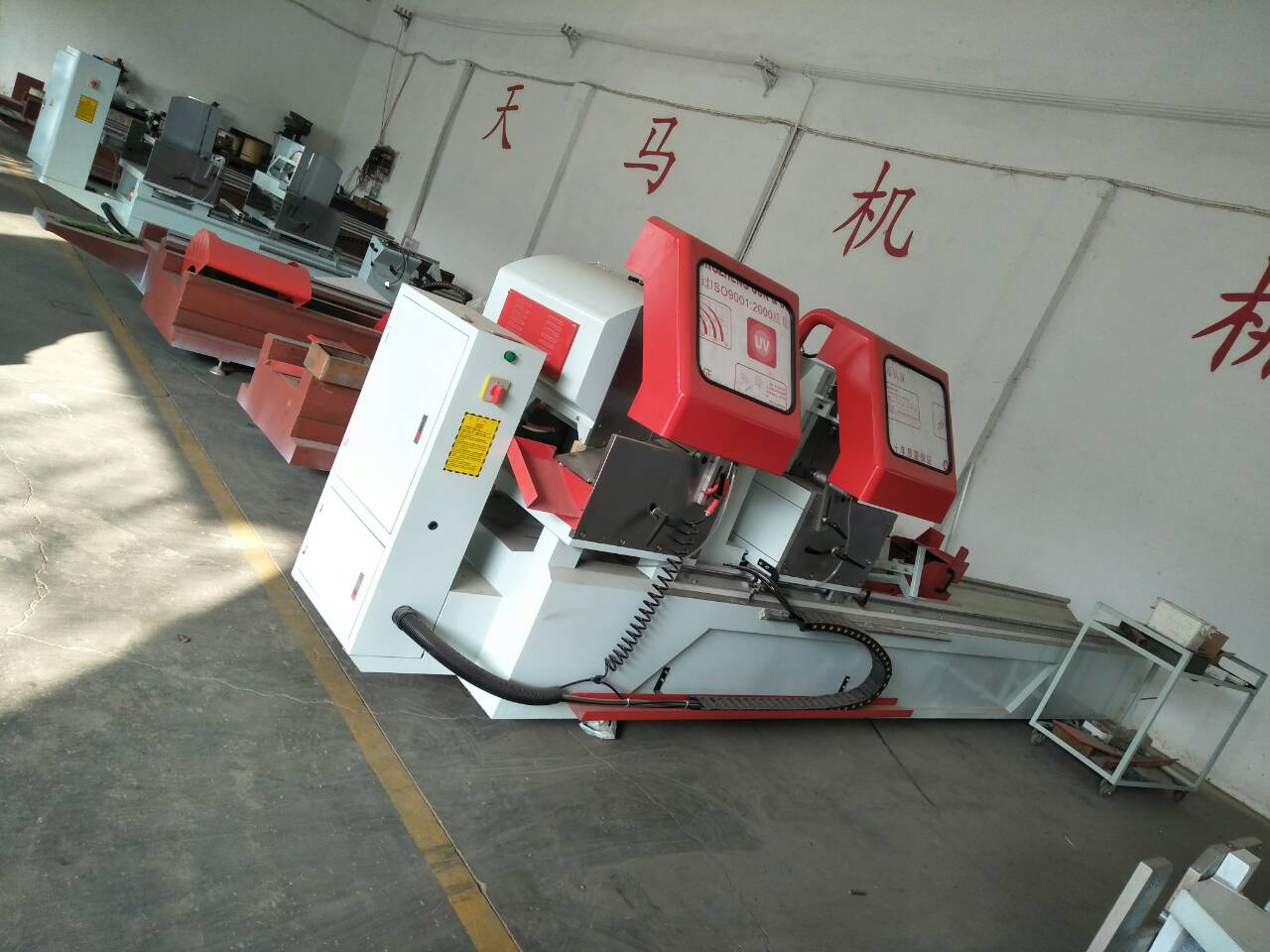 湖南斷橋鋁門窗數(shù)控角碼切割鋸多少錢一臺