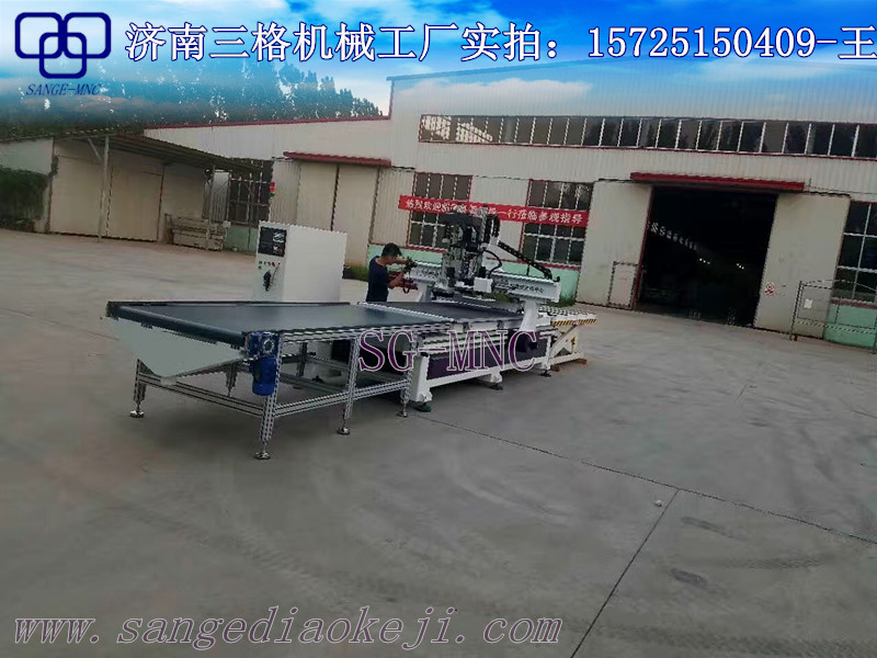 濟(jì)南數(shù)控開(kāi)料機(jī)好廠家-板式家具開(kāi)料機(jī)廠家
