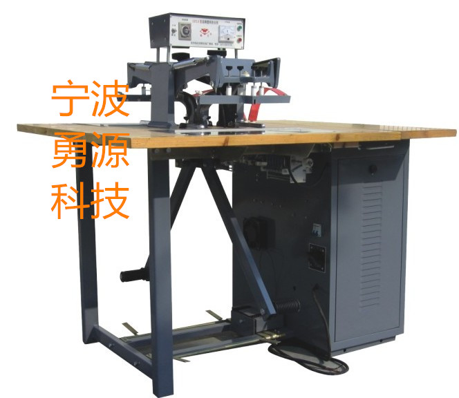 慈溪充氣床墊焊接機(jī)