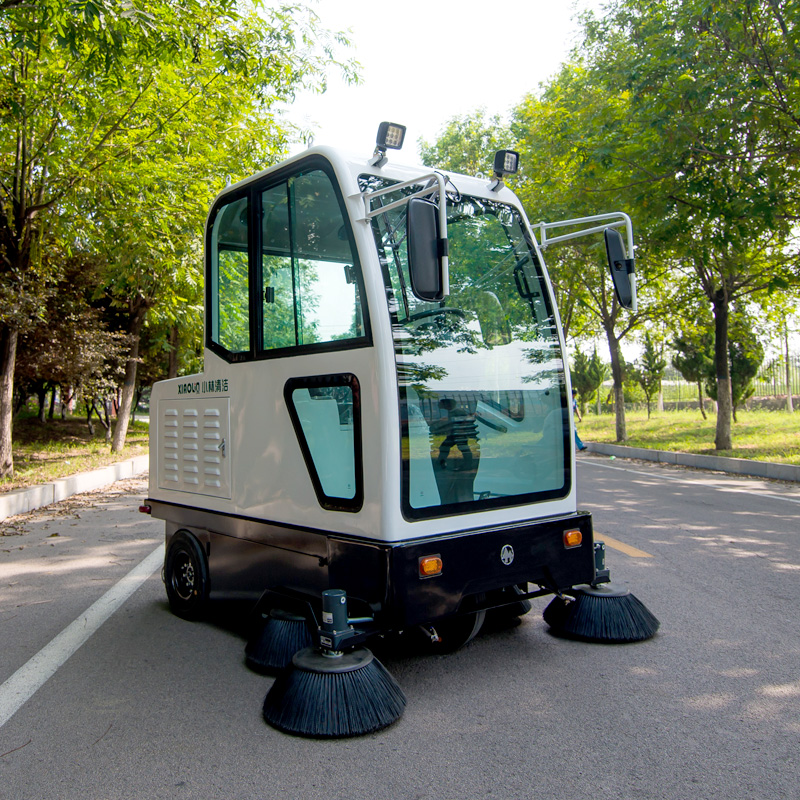 天津小林牌XLS-1900全封閉駕駛式電動(dòng)掃地車(chē)路面落葉粉塵清掃保潔設(shè)備