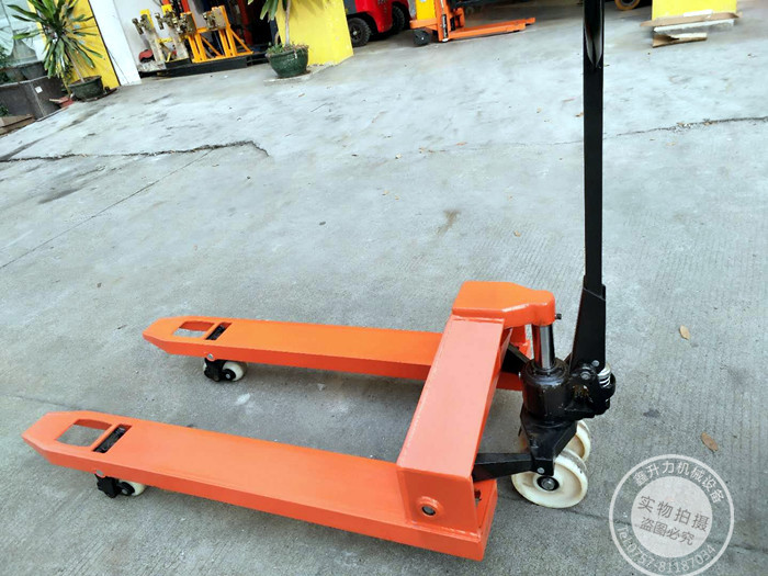 廠家定制手動液壓運(yùn)輸車5噸叉車
