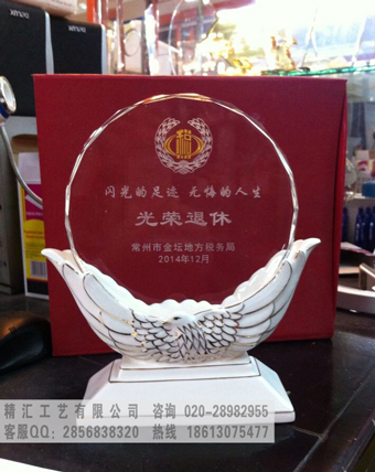 東營(yíng)優(yōu)秀建筑師退休留念品，單位職工老員工榮休留念品定制