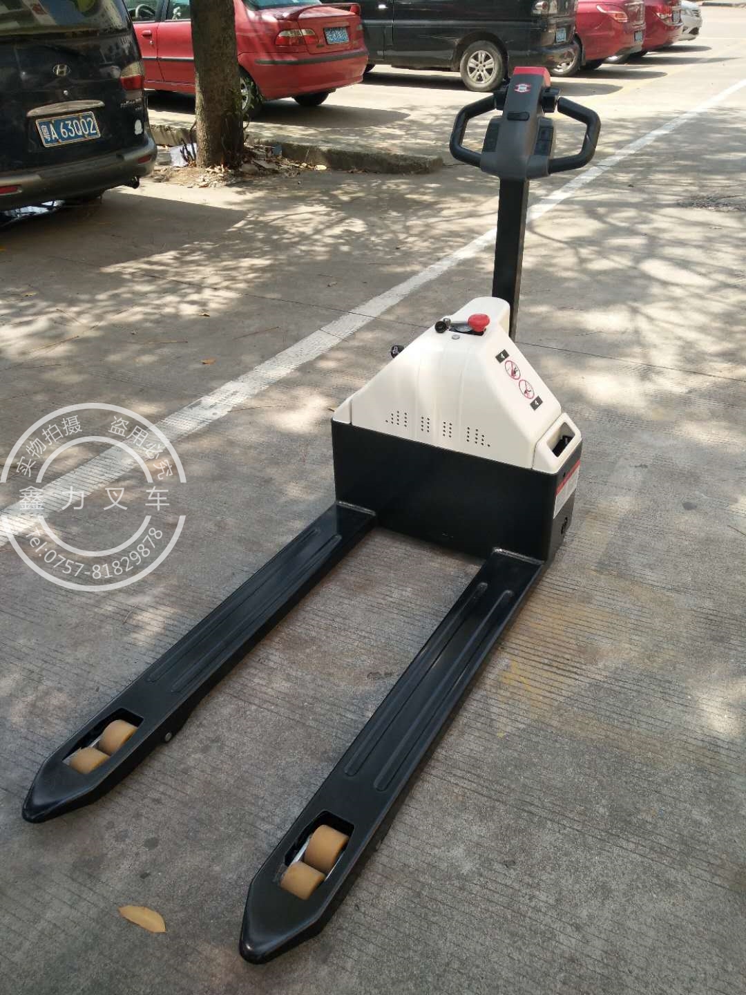 鑫力全電動(dòng)搬運(yùn)車，載重1.5噸2噸