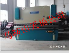 小折彎機創(chuàng)新/30/16000折彎機報告/1個厚數(shù)控折彎機新的報價