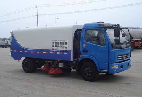 專門(mén)做掃路車的生產(chǎn)廠家 湖北程力牌掃路車
