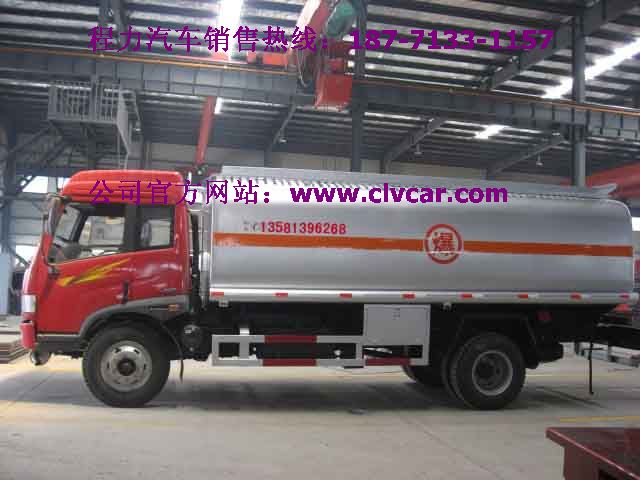 拉5噸的油罐車價(jià)格、五噸流動(dòng)加油車報(bào)價(jià)、5噸加油車廠家