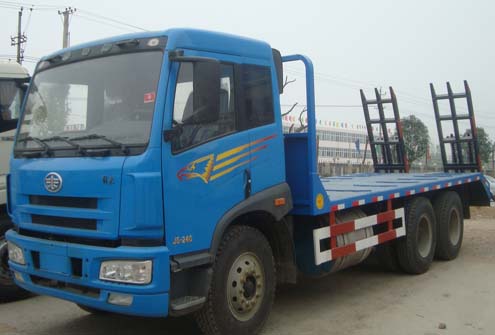 小東風(fēng)挖機(jī)平板運輸車價格、挖機(jī)拖車報價