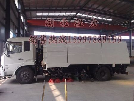 8輛東風(fēng)車展展示掃路車www.hbclw.org交付蘇丹用戶