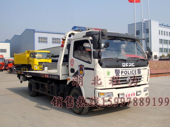 程力專用吸污車是收集、中轉(zhuǎn)清理運(yùn)輸污泥、污水，避免二次污染的新型環(huán)衛(wèi)車輛，程力專
