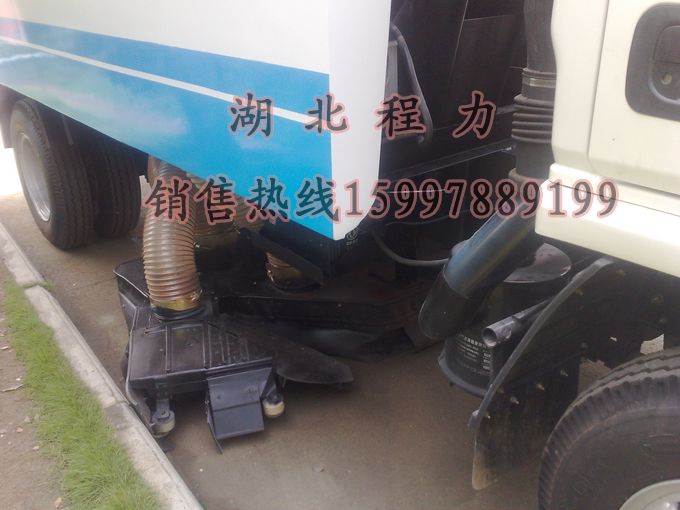 高速環(huán)衛(wèi)掃路車價(jià)格南寧市道路清掃車采購代理