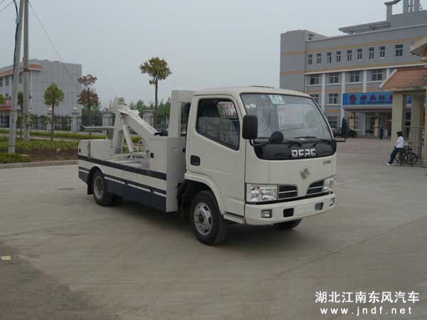 東風金霸拖吊型清障車