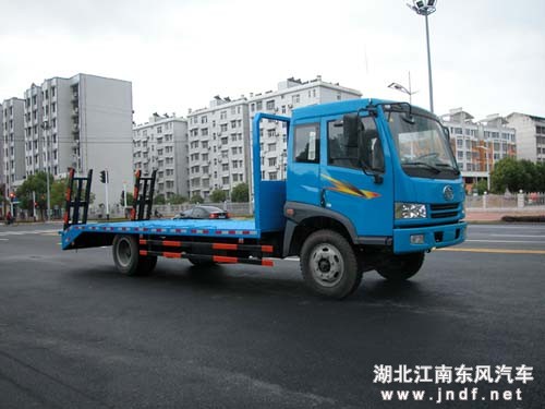解放賽龍10版挖掘機(jī)平板運(yùn)輸車
