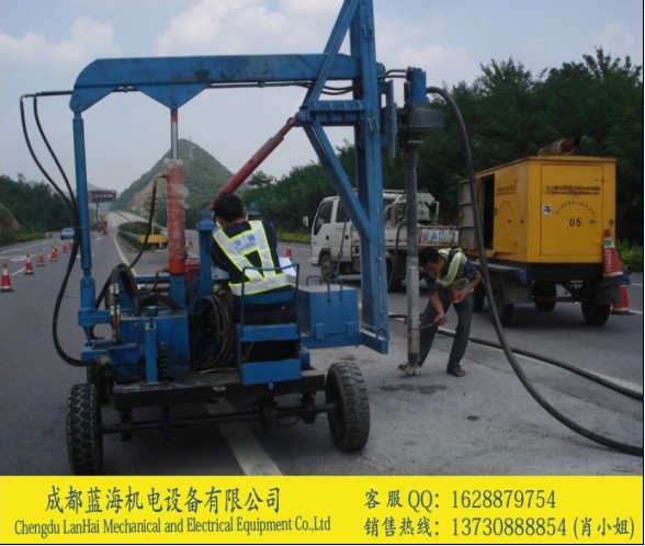 成都高速公路護(hù)欄打樁機(jī)/護(hù)欄打樁機(jī)型號(hào)/公路打樁機(jī)/高速路打樁機(jī)