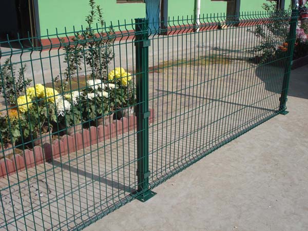 護(hù)欄網(wǎng)隔離柵生產(chǎn)基地-www.pvc-wiremesh.com赫鵬