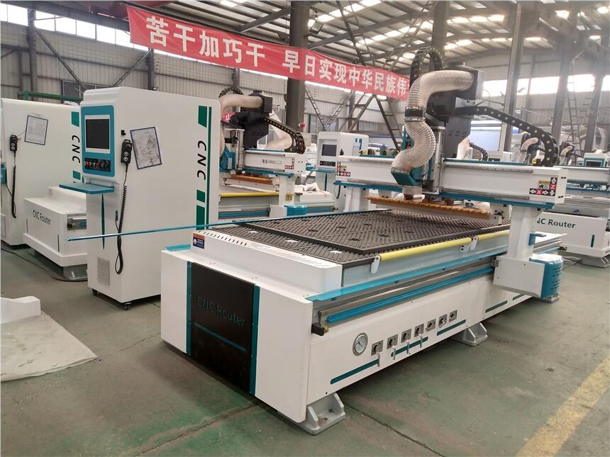 廣杰智能直排換刀開料機加工中心