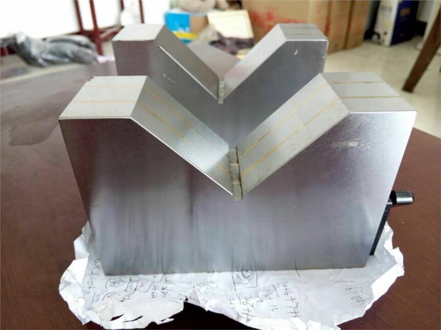 泊頭建新鑄造量具主要生產(chǎn)鑄鐵V型架  V型鐵
