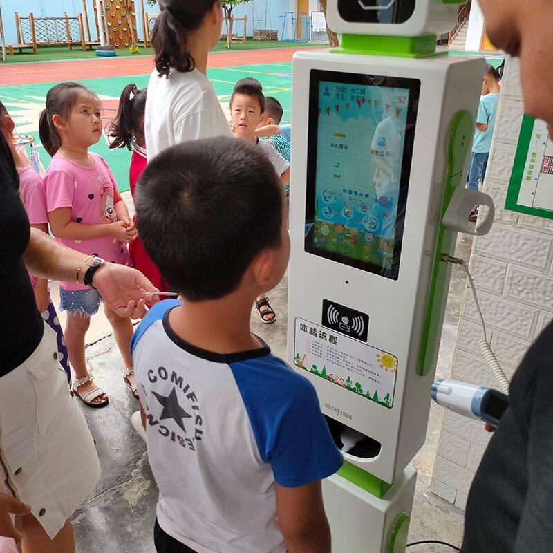 幼兒園晨檢機(jī)器人廠家,身高體溫消毒晨檢一體機(jī)系統(tǒng)