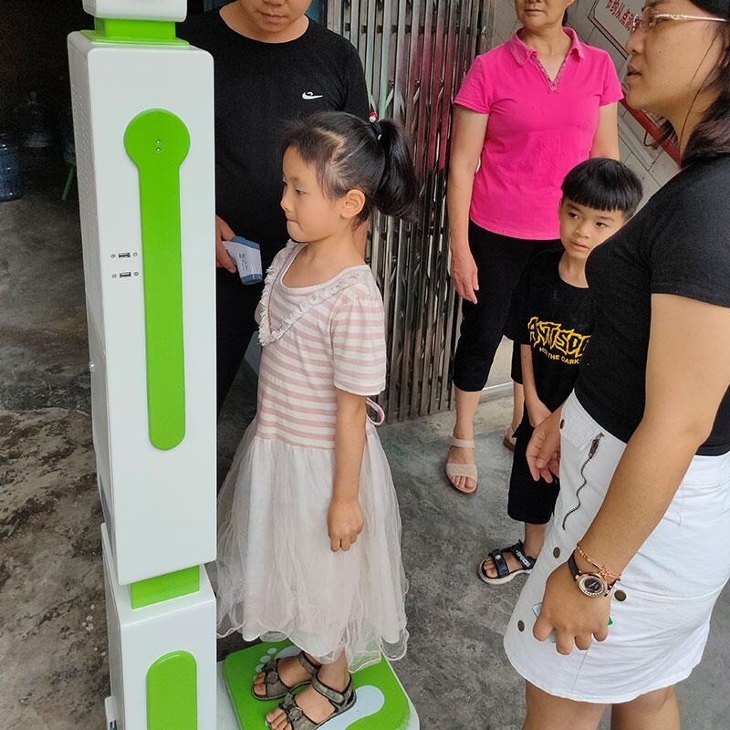 手足口檢測晨檢機器人全自動智能感應體溫身高消毒晨檢系統(tǒng)