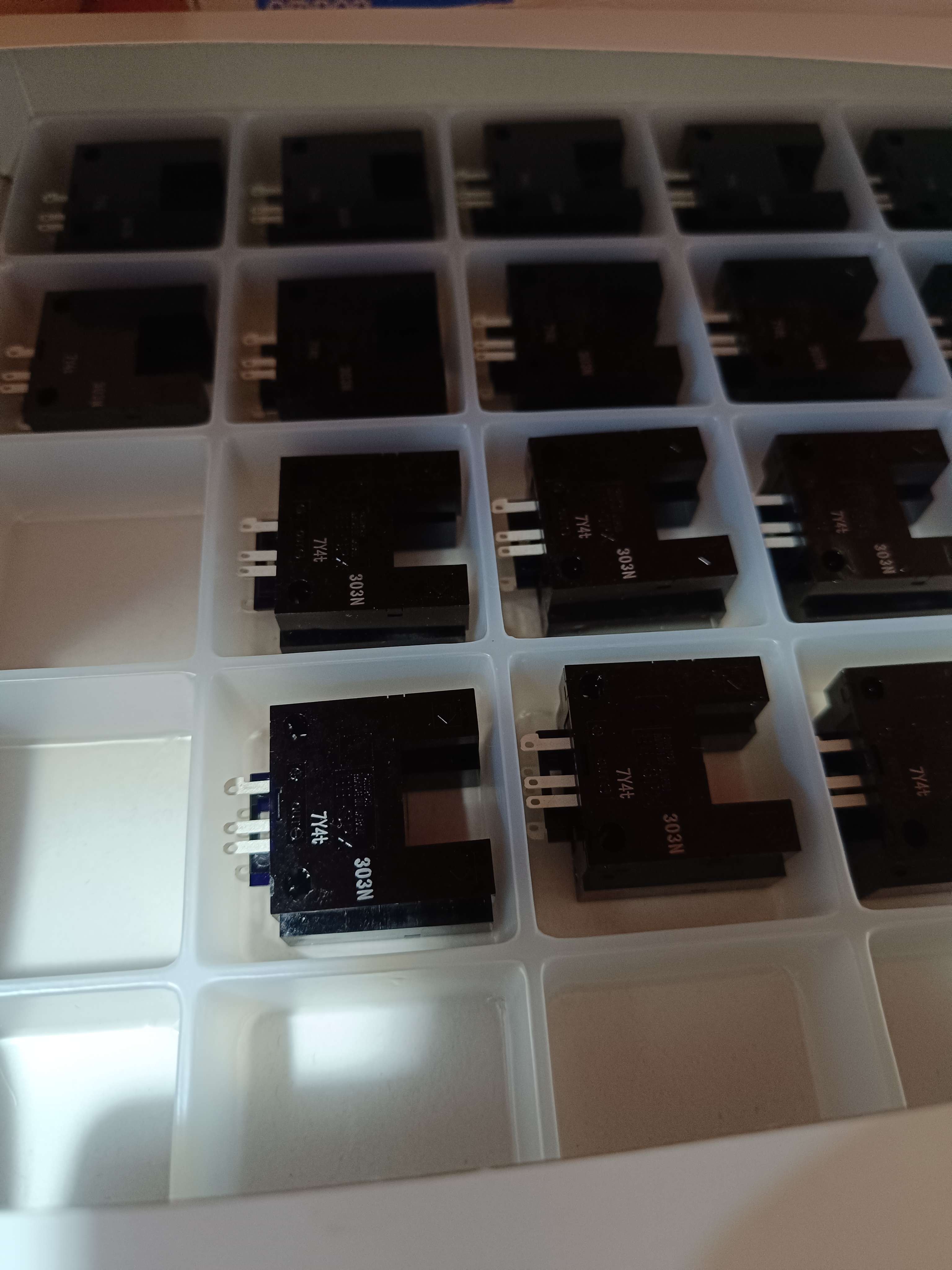 歐姆龍傳感器EE-SPX303N