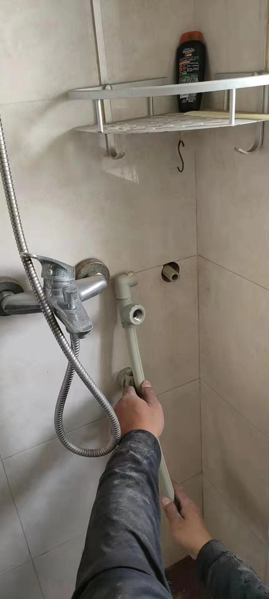 南京建鄴區(qū)奧體馬桶漏水維修，拆裝馬桶，水龍頭維修安裝