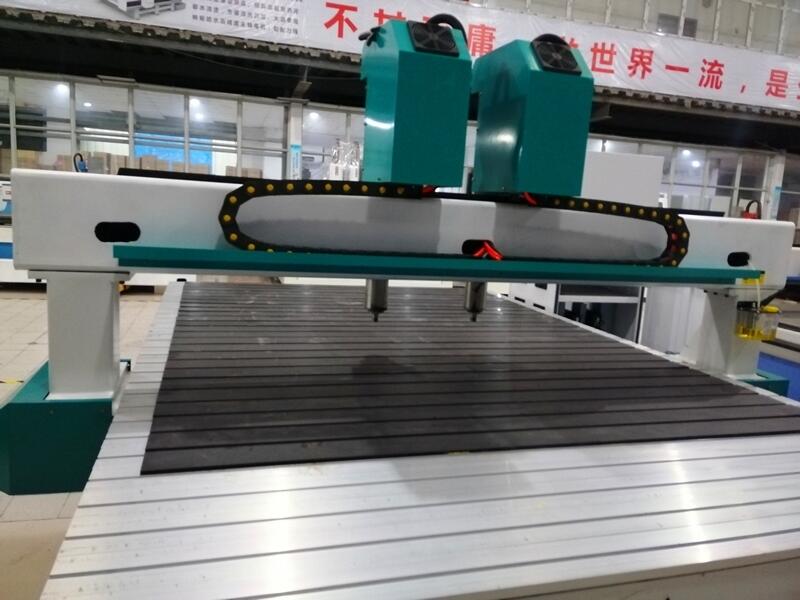 2020款：蘭州壽材柏木棺材雕刻機(jī)--平雕弧形雕刻機(jī)