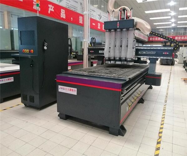馬鞍山板式家具都用哪些設(shè)備全屋定制