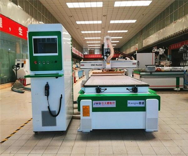 塔城地區(qū)全屋定制開料機封邊機側(cè)孔機全線設(shè)備廠