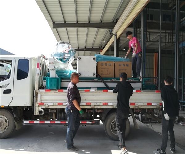 六安板式家具都用哪些設(shè)備全屋定制