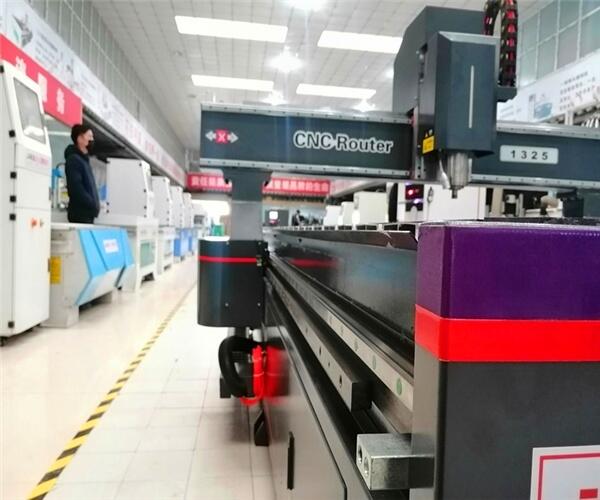 周口全屋定制開料機(jī)封邊機(jī)側(cè)孔機(jī)全線設(shè)備廠