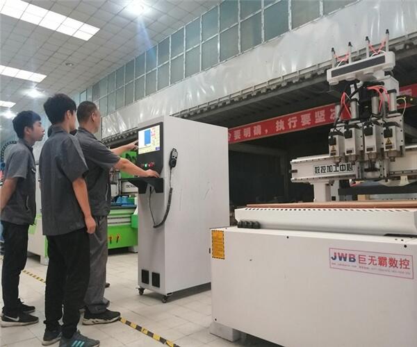 陽(yáng)泉全屋定制開料機(jī)封邊機(jī)側(cè)孔機(jī)全線設(shè)備廠
