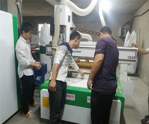 隨州板式家具都用哪些設(shè)備全屋定制