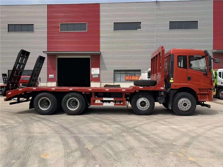 云南平板運(yùn)輸車價(jià)格，昆明8噸挖機(jī)平板運(yùn)輸車，曲靖15噸平板運(yùn)輸車，紅河前四后八平板運(yùn)輸車