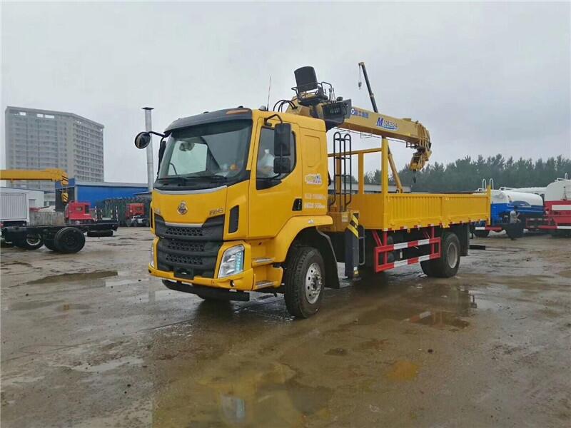 內(nèi)江銷售6-14噸隨車吊網(wǎng)點(diǎn)，宜賓8米貨箱隨車吊價格