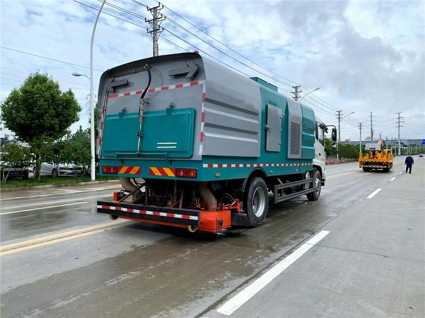 成都市國六吸塵車哪里賣，四川地區(qū)東風(fēng)吸塵車銷售價格