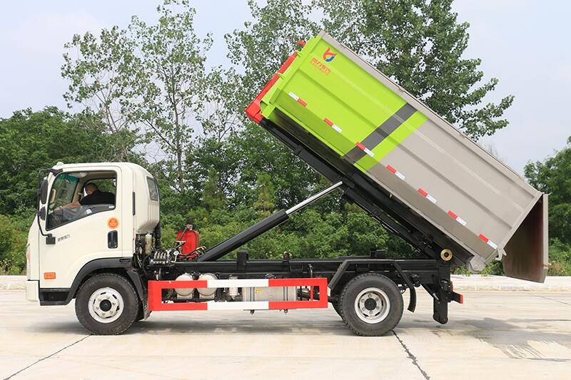藍(lán)牌砂石專用勾臂垃圾車，移動(dòng)式加固垃圾箱