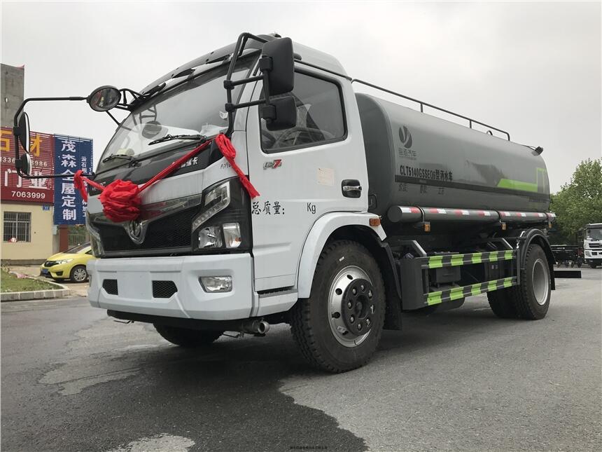山東省8噸灑水車多少錢一臺(tái)，淄博市15噸灑水車價(jià)格