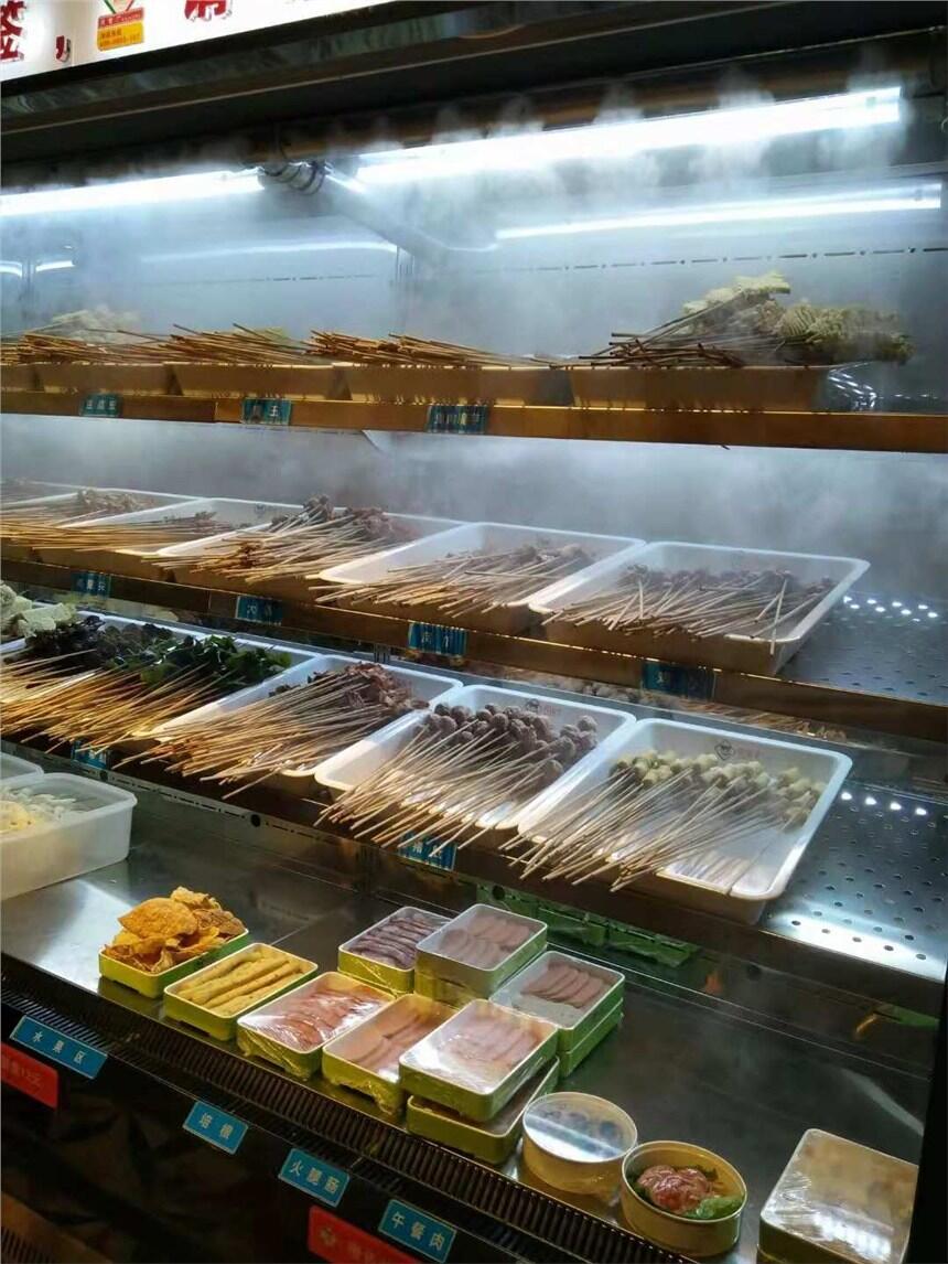 鄭州串串店專用風(fēng)幕柜帶噴霧功能冷風(fēng)柜