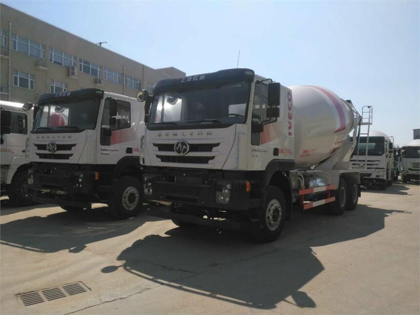 周口市輕量化前四后八攪拌車報價