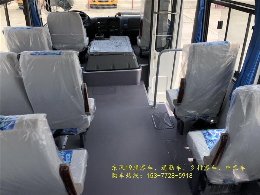 四平東風(fēng)19座城市客車(chē) 小型中級(jí)6米豪華中巴車(chē)