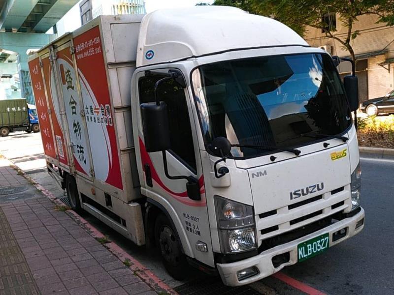 化妝品從臺灣郵寄回國，品牌衣服包包從臺灣快遞到大陸