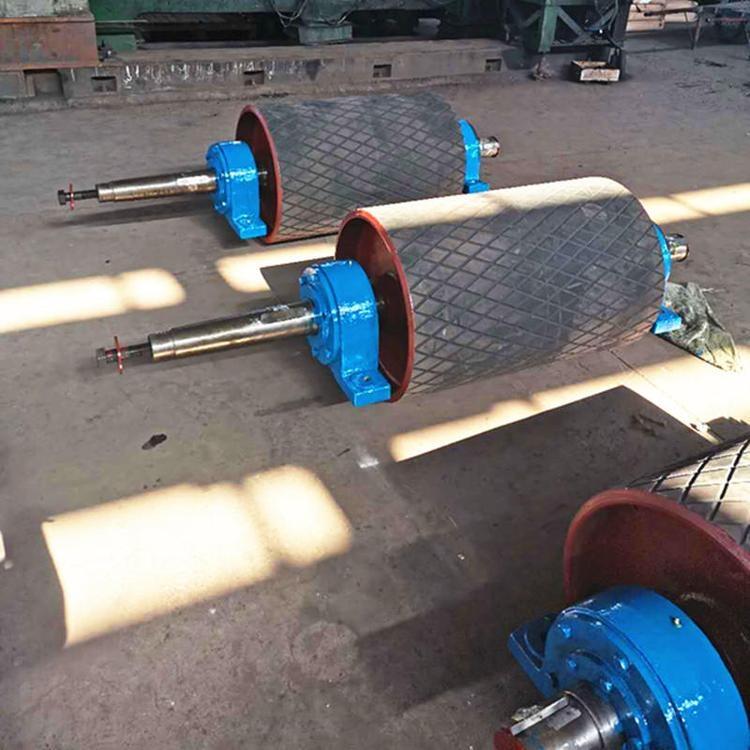 山西菱形膠板現(xiàn)場滾筒包膠 耐磨  美奐廠家