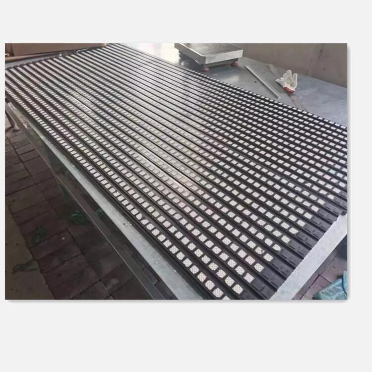 四川阻燃菱形橡膠板包膠滾筒  美奐